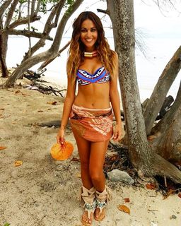 Lara Álvarez feet photo thumbnail