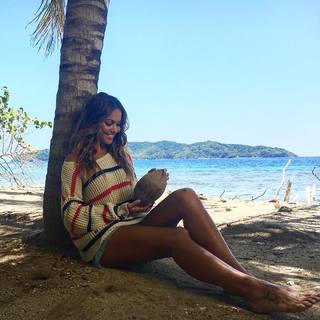 Lara Álvarez feet photo thumbnail