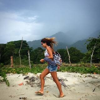 Lara Álvarez feet photo thumbnail