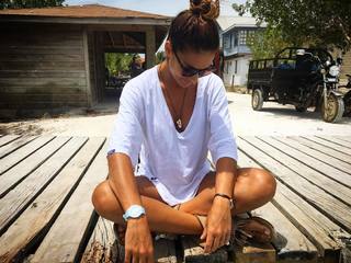 Lara Álvarez feet photo thumbnail