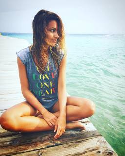 Lara Álvarez feet photo thumbnail