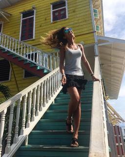 Lara Álvarez feet photo thumbnail