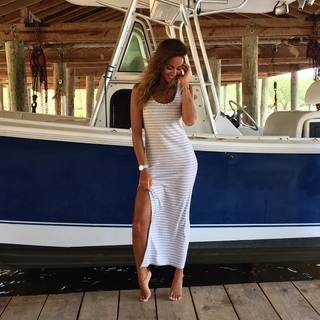 Lara Álvarez feet photo thumbnail