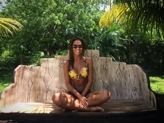 Lara Álvarez feet photo thumbnail