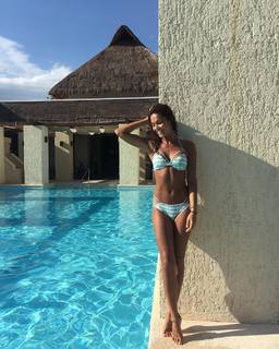 Lara Álvarez feet photo thumbnail