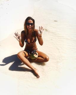 Lara Álvarez feet photo thumbnail