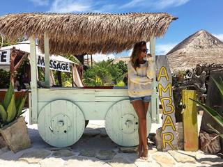 Lara Álvarez feet photo thumbnail