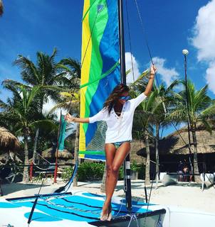 Lara Álvarez feet photo thumbnail