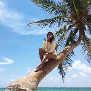 Lara Álvarez feet photo thumbnail