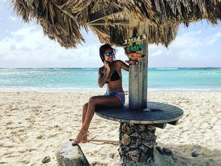 Lara Álvarez feet photo thumbnail