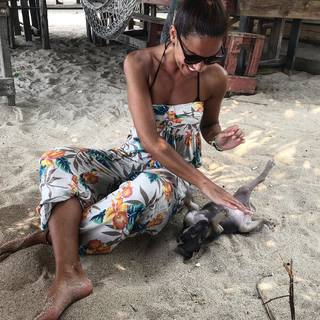 Lara Álvarez feet photo thumbnail