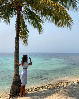 Lara Álvarez feet photo thumbnail