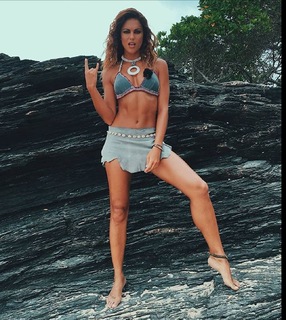 Lara Álvarez feet photo thumbnail