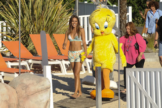 Lara Álvarez feet photo thumbnail