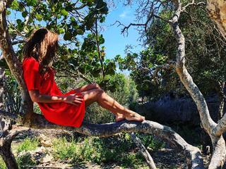 Lara Álvarez feet photo thumbnail