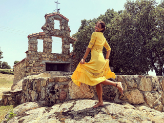 Lara Álvarez feet photo thumbnail