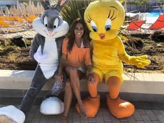 Lara Álvarez feet photo thumbnail