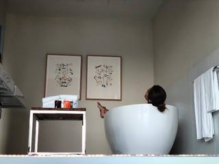 Lara Álvarez feet photo thumbnail