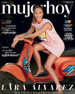 Lara Álvarez feet photo thumbnail