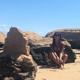 Lara Álvarez feet photo thumbnail