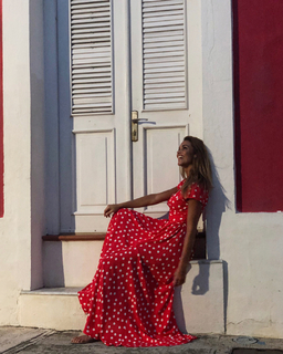 Lara Álvarez feet photo thumbnail