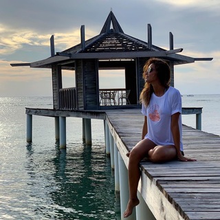 Lara Álvarez feet photo thumbnail