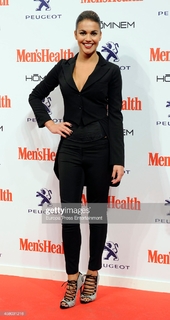 Lara Álvarez feet photo thumbnail