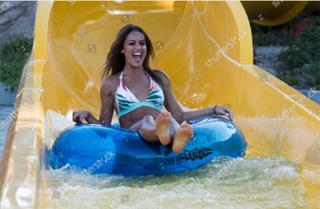 Lara Álvarez feet photo thumbnail