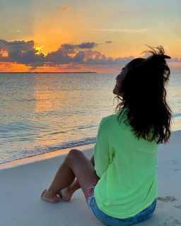 Lara Álvarez feet photo thumbnail