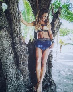 Lara Álvarez feet photo thumbnail