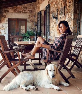 Lara Álvarez feet photo thumbnail