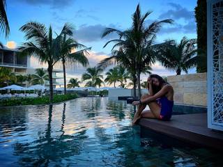 Lara Álvarez feet photo thumbnail