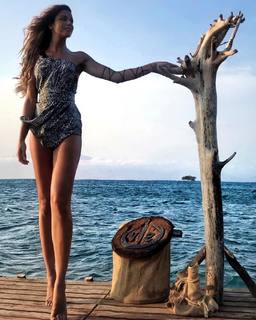 Lara Álvarez feet photo thumbnail