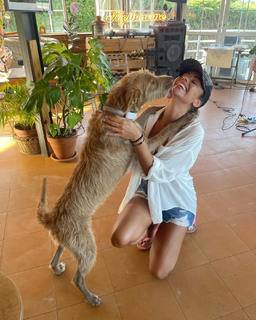 Lara Álvarez feet photo thumbnail