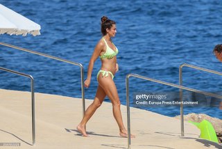 Lara Álvarez feet photo thumbnail