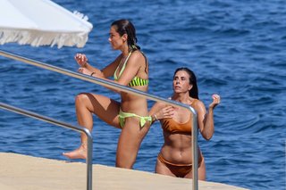 Lara Álvarez feet photo thumbnail