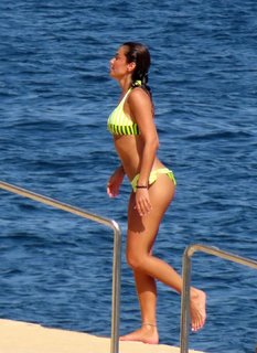 Lara Álvarez feet photo thumbnail