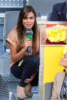 Lara Álvarez feet photo thumbnail