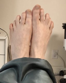 Laraine Newman feet photo 1