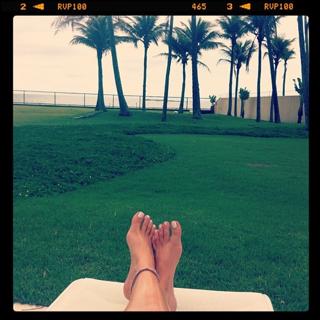 Lari Venâncio feet photo thumbnail