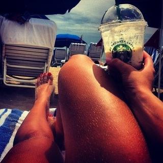 Lari Venâncio feet photo thumbnail
