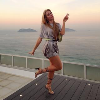 Lari Venâncio feet photo thumbnail