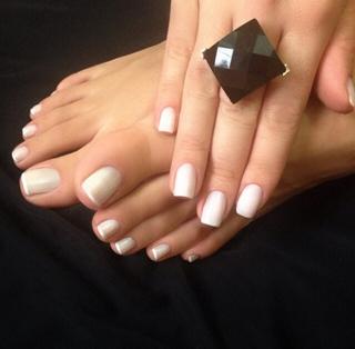Lari Venâncio feet photo thumbnail
