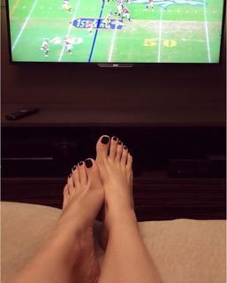 Lari Venâncio feet photo thumbnail