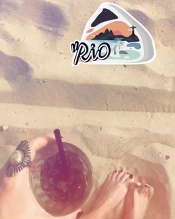 Lari Venâncio feet photo thumbnail