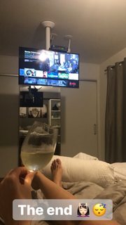 Lari Venâncio feet photo thumbnail