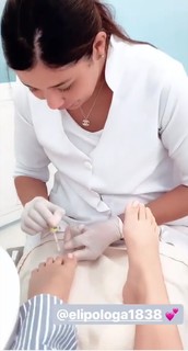 Larissa Manoela feet photo thumbnail