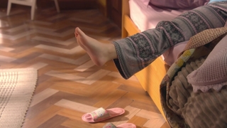 Larissa Manoela feet photo thumbnail