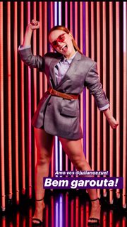 Larissa Manoela feet photo thumbnail