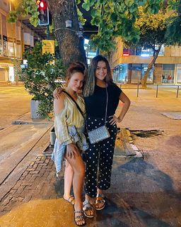 Larissa Manoela feet photo thumbnail